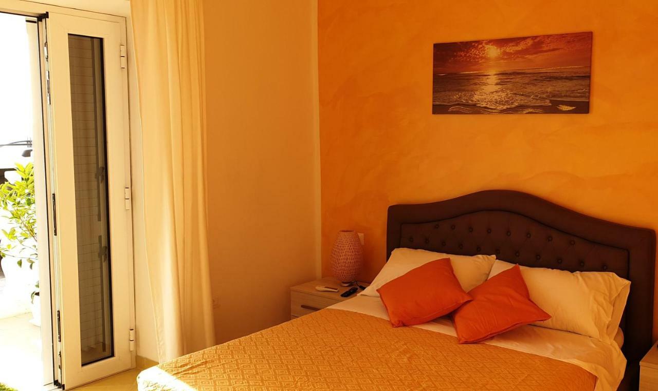 A Un Passo Dal Mare Bed & Breakfast Agropoli Bagian luar foto
